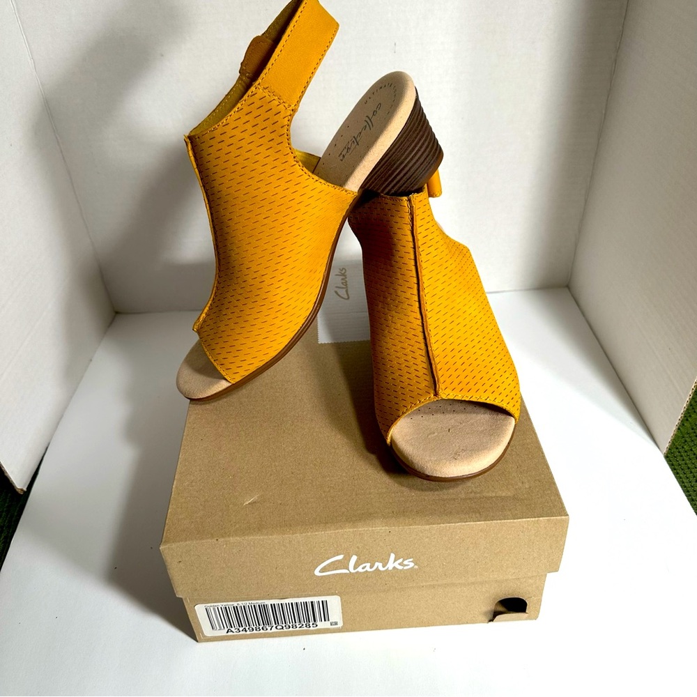 NIB Clarks Women's Golden Yellow Leather Peep-Toe Heeled Sandal Size 8.5